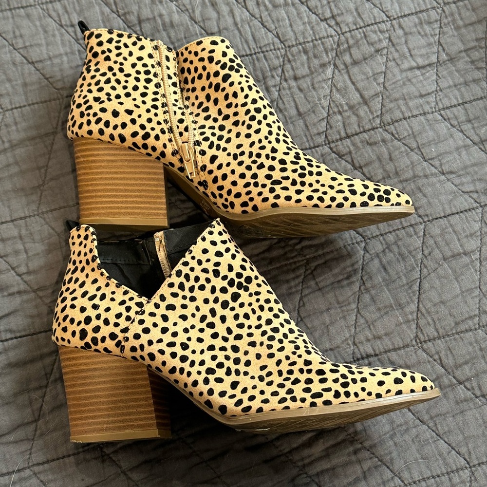 Women’s booties - Picture 3 of 5